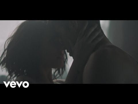 The Chainsmokers ft. Halsey - Closer