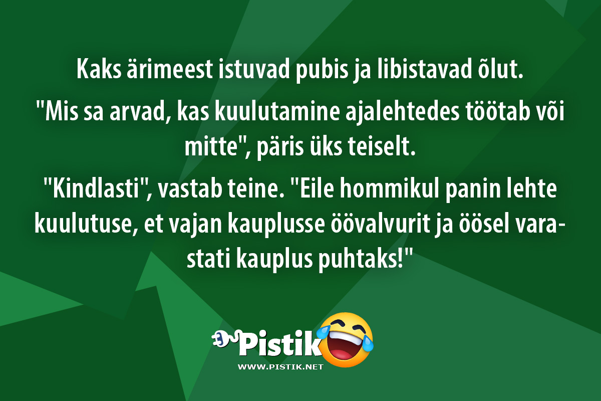 Kaks ärimeest istuvad pubis ja libistavad õlut. M ...