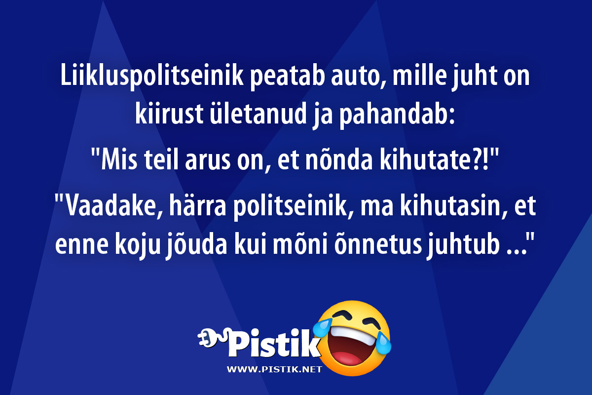 Liikluspolitseinik peatab auto, mille juht on kiirust ü ...