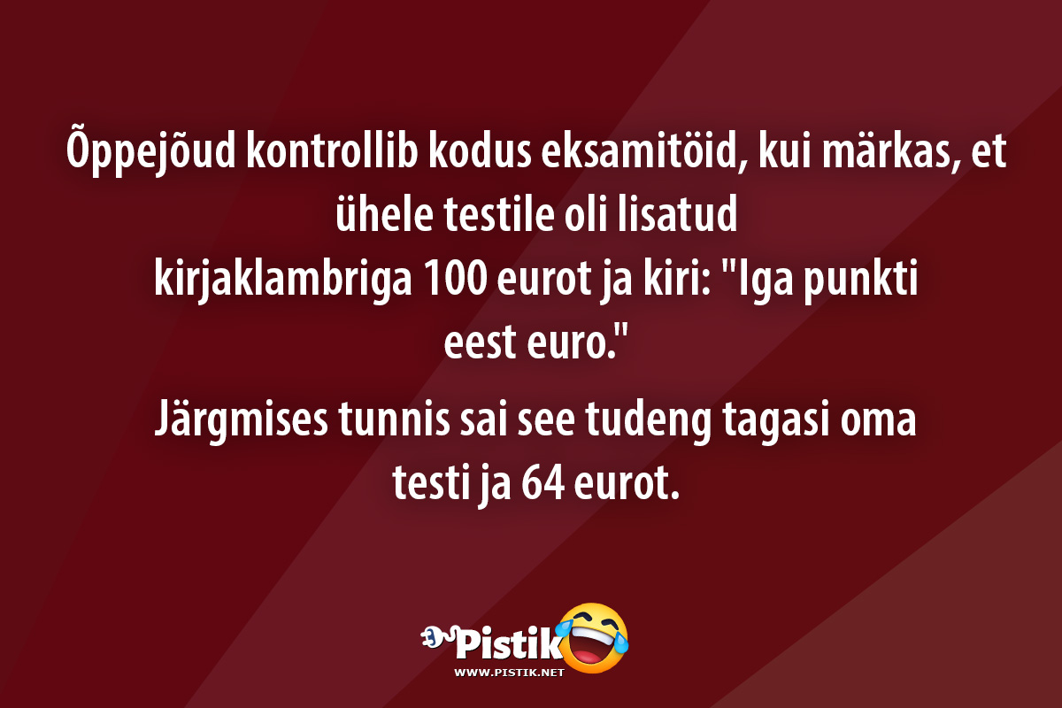 Õppejõud kontrollib kodus eksamitöid, kui märkas, et üh ...