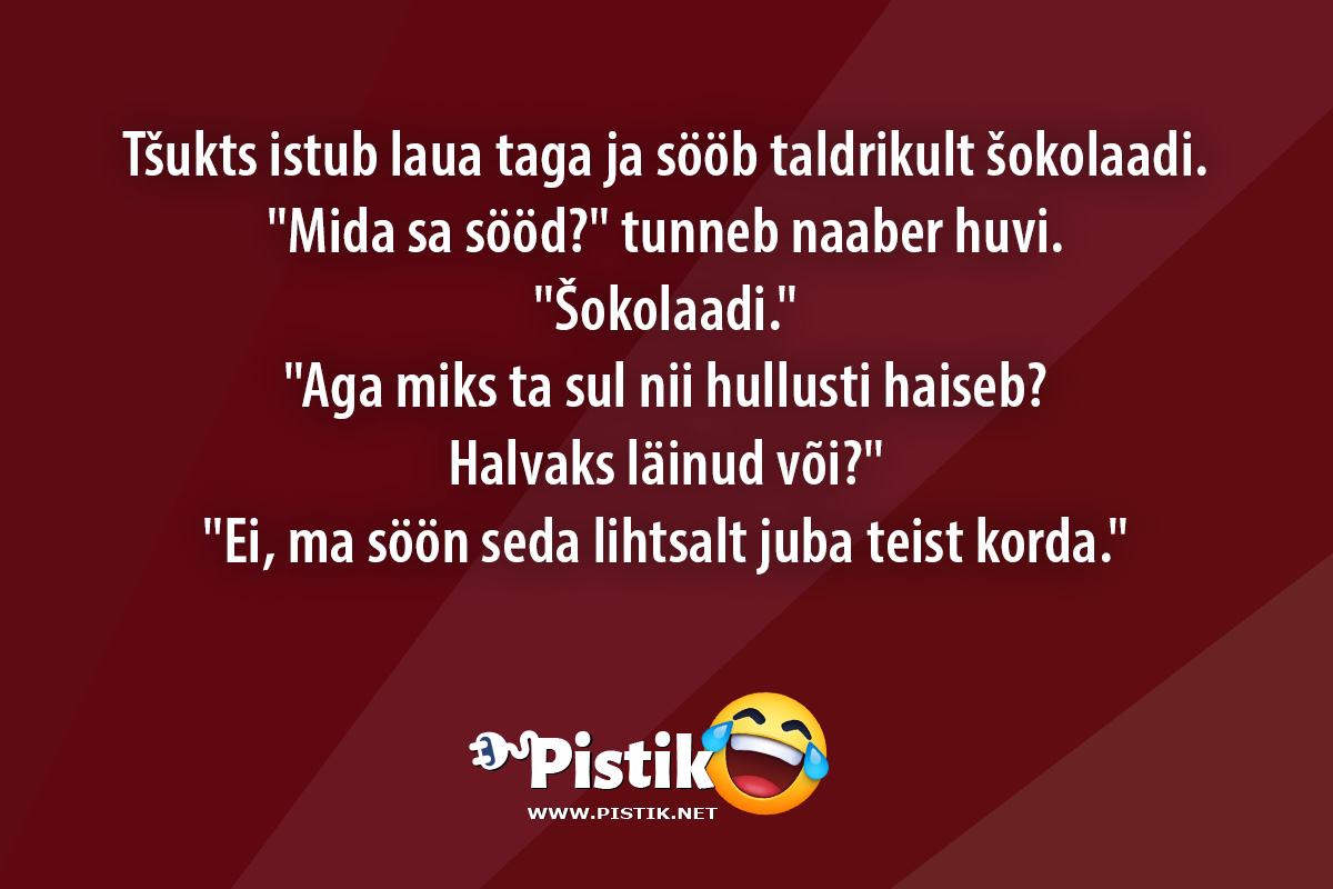 Tšukts istub laua taga ja sööb taldrikult šokolaadi. ...