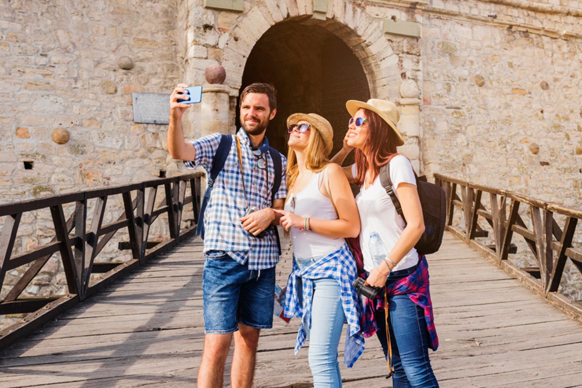 Eelmise aasta juuniga võrreldes kasvas Eestis turistide arv 2% Eelmise aasta juuniga võrreldes kasvas Eestis turistide arv 2%