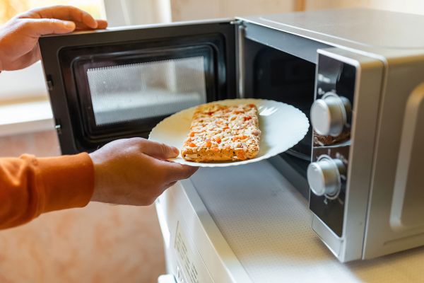 Mikrolaineahi sündis juhuslikust katsetusest radaritehnoloogiaga Mikrolaineahi sündis juhuslikust katsetusest radaritehnoloogiaga