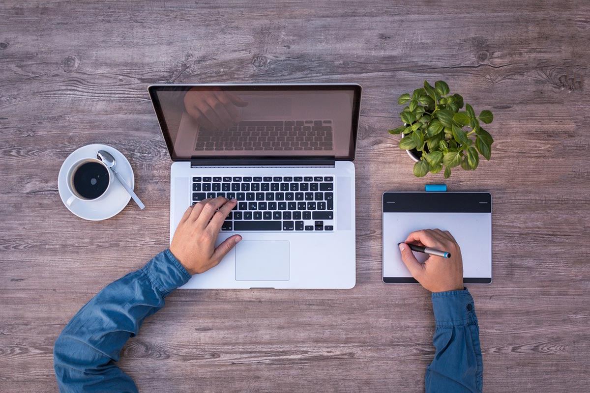 Internetiajastu on avanud võimalused raha teenimiseks pea igale inimesele, kel on ligipääs arvutile ja stabiilne internetiühendus. Kuid tõsiasi, et valikuid on 