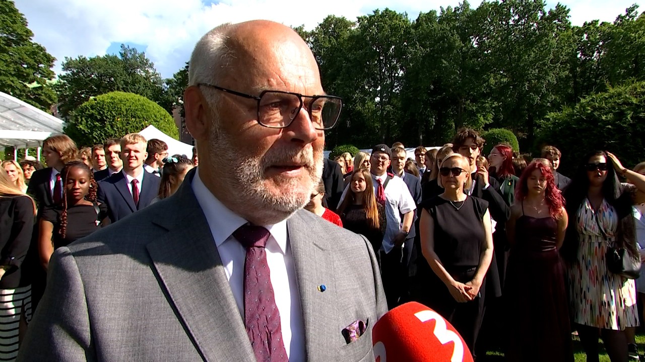 President Karis tunnustas roosiaias parimaid koolilõpetajaid