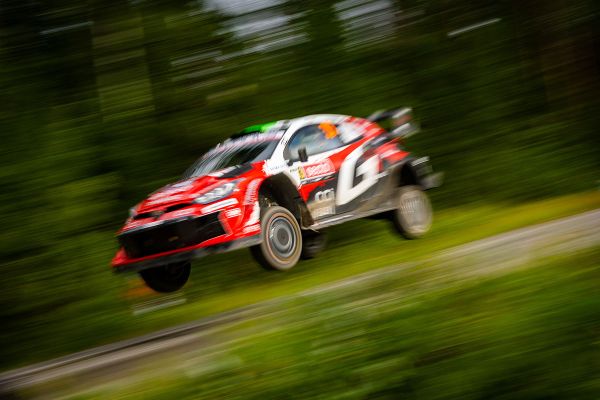 Evans võitis Soome rallil laupäevase avakatse, Enok käis üle katuse
