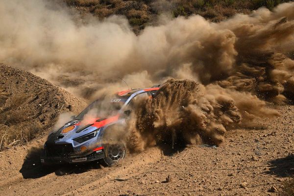 Kreeka ralli nõudis reedel juba esimesi ohvreid, Neuville tõusis liidriks