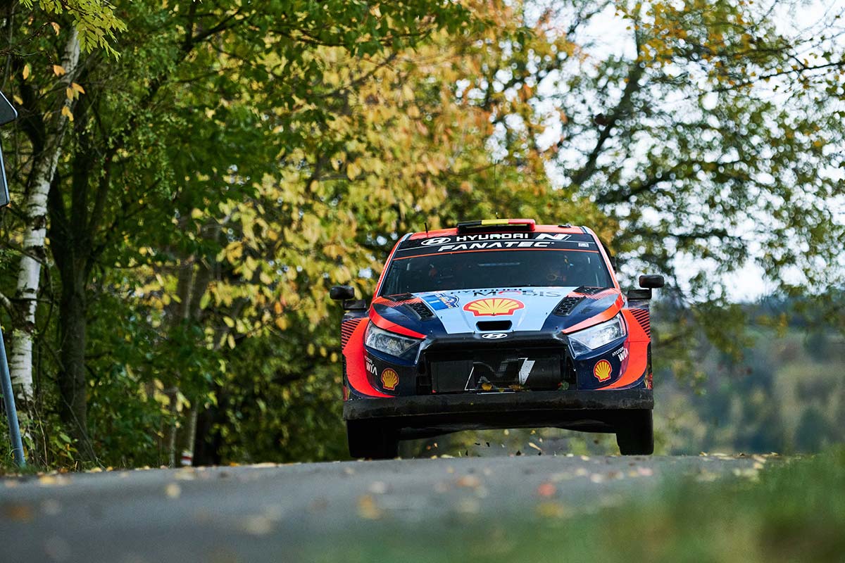 Neuville võitis Kesk-Euroopa ralli reedese viimase katse, Tänak seekord viies