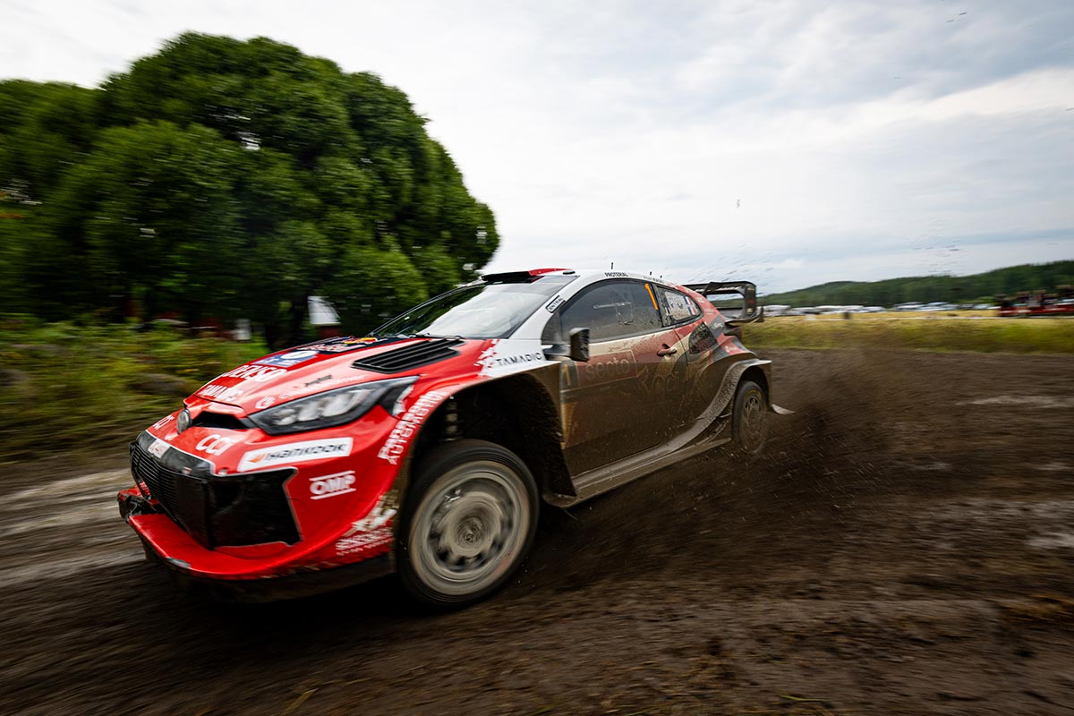 Ogier võttis vihmasest reedest maksimumi ja juhib Evansi ees 16,3 sekundiga Ogier võttis vihmasest reedest maksimumi ja juhib Evansi ees 16,3 sekundiga