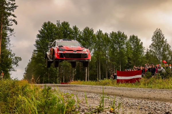 Ogier kasvatas edu, Evansi avarii raputas MM-sarja liidri Soome rallil konkurentsist