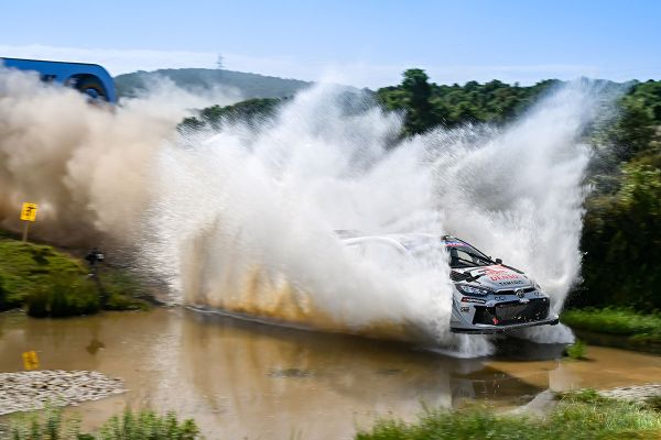 Ogier suurendas Sardiinias edu, Tänak hoiab rehvipurunemise järel jätkuvalt teist kohta Ogier suurendas Sardiinias edu, Tänak hoiab rehvipurunemise järel jätkuvalt teist kohta