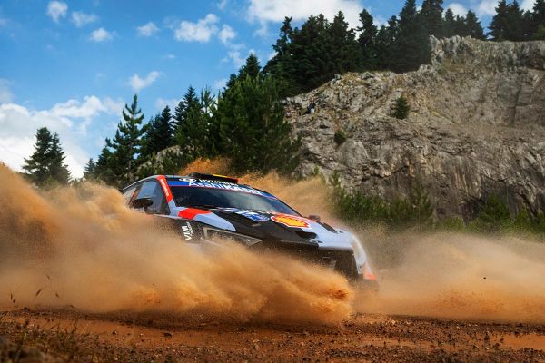 Ogier vähendas Neuville-ga vahe minimaalseks, Kreeka ralli võitja selgub pühapäeval