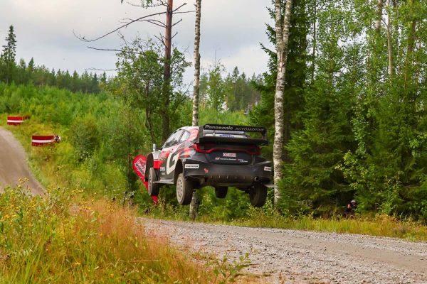 Pajari võitis Päijälä katse, Ogier säilitas Soome ralli liidrikoha