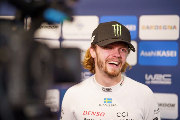 Solberg survestab tiitlirivaale, Sardiinia rallit juhib Neuville