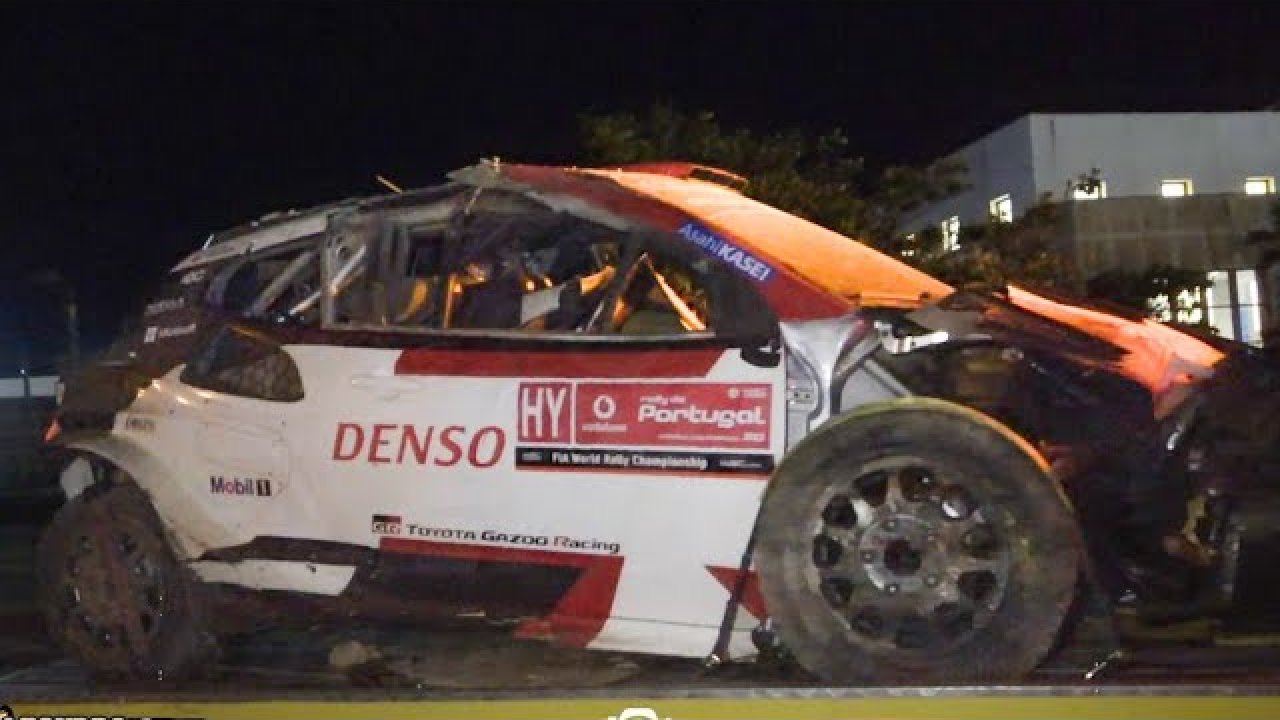 Evansi auto saabumine hooldusalasse pärast avariid, Portugali Ralli 2023
