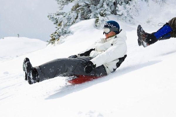 Надувные санки, лыжи и многое другое для активного зимнего отдыха