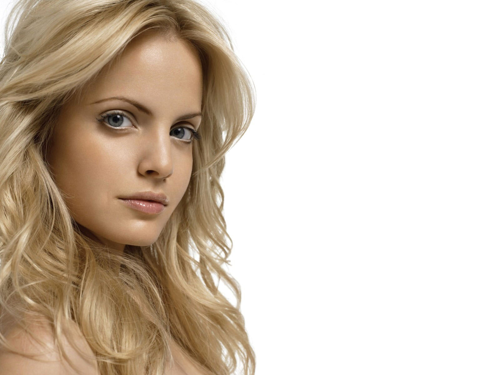 mena suvari