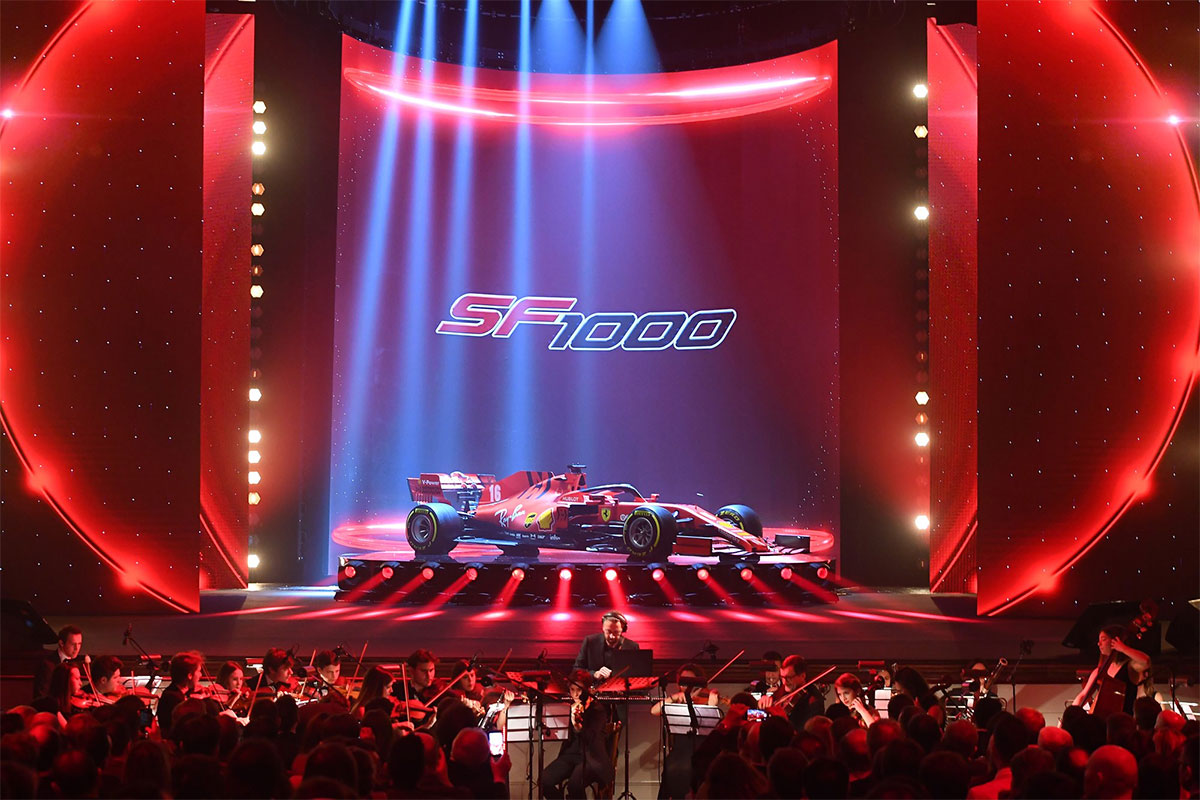 Ferrari esitles oma uue hooaja võistlusmasinat (pildid)