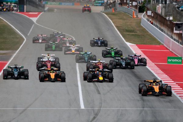McLarenite Hispaanias kaksikvõit, Piastri esimene, Verstappenile karistusrohke päev