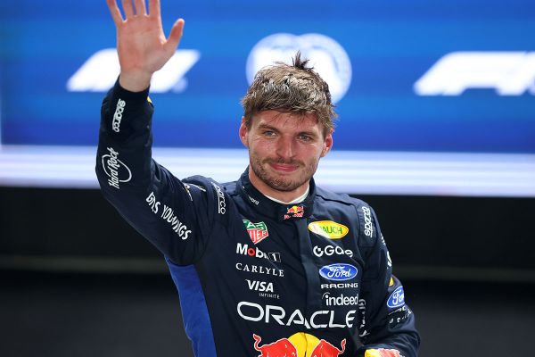 Verstappen võitis sündmusterohke Singapuri GP sprindi, Russell sõitis seina