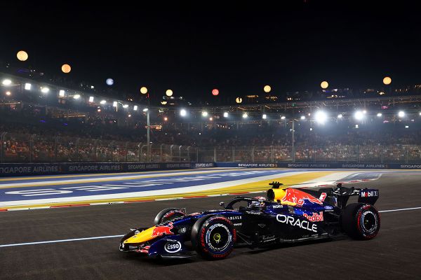 Verstappen võitis vihmamärjal rajal peetud Singapuri GP sprindi Verstappen võitis vihmamärjal rajal peetud Singapuri GP sprindi