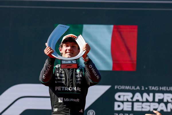 Virtuaalne turvaauto aitas Antonelli Hispaanias võidule