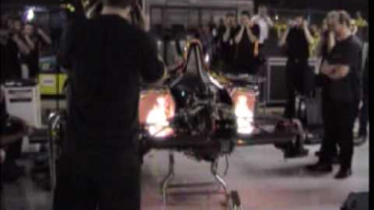 Arrows A22-Cosworth, 3.0 liitrise V10 mootori heli